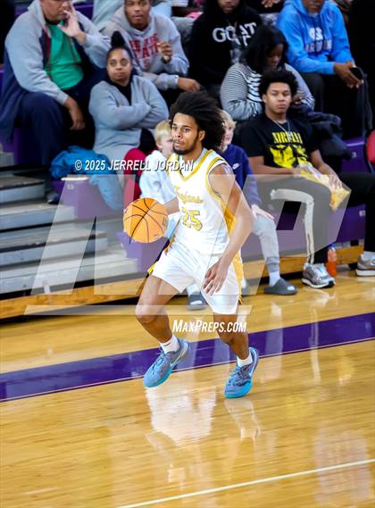 Thumbnail 1 in Garner vs Washington (John Wall Holiday Invitational) photogallery.