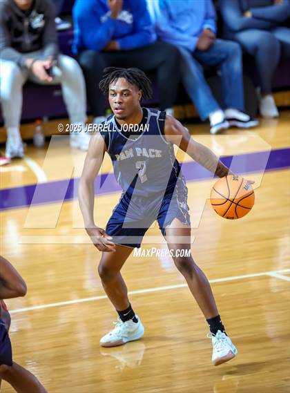 Thumbnail 3 in Garner vs Washington (John Wall Holiday Invitational) photogallery.