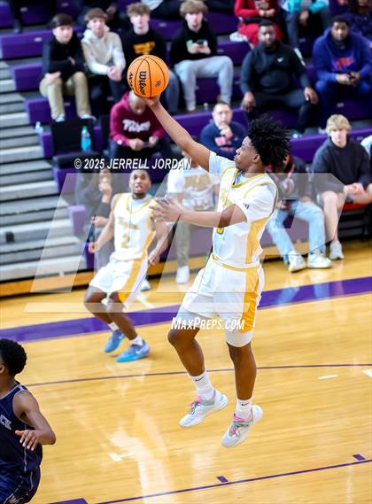 Thumbnail 1 in Garner vs Washington (John Wall Holiday Invitational) photogallery.
