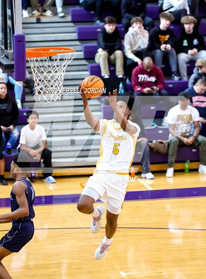 Thumbnail 1 in Garner vs Washington (John Wall Holiday Invitational) photogallery.
