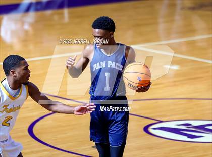 Thumbnail 3 in Garner vs Washington (John Wall Holiday Invitational) photogallery.