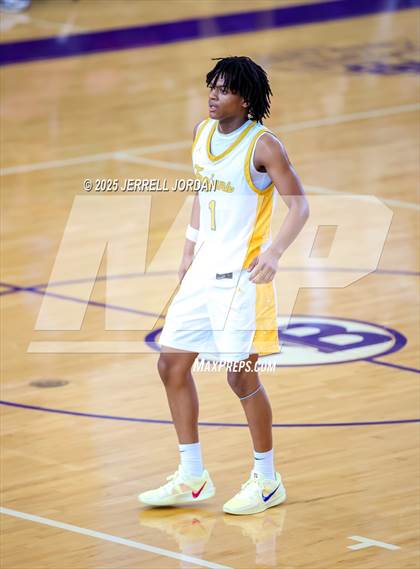 Thumbnail 3 in Garner vs Washington (John Wall Holiday Invitational) photogallery.