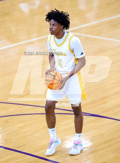 Thumbnail 1 in Garner vs Washington (John Wall Holiday Invitational) photogallery.