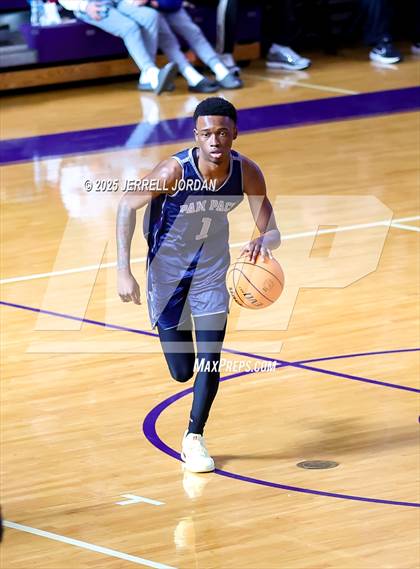 Thumbnail 2 in Garner vs Washington (John Wall Holiday Invitational) photogallery.