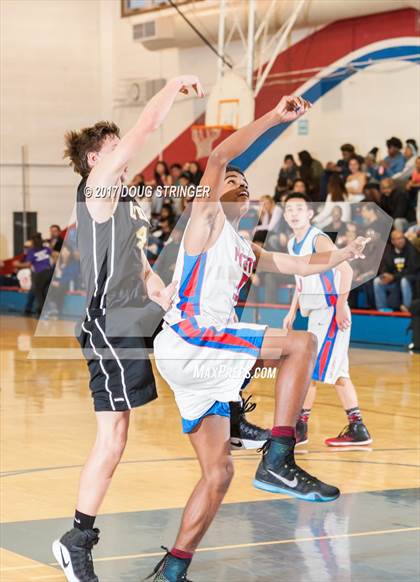 Thumbnail 2 in San Leandro vs. Bishop O'Dowd photogallery.