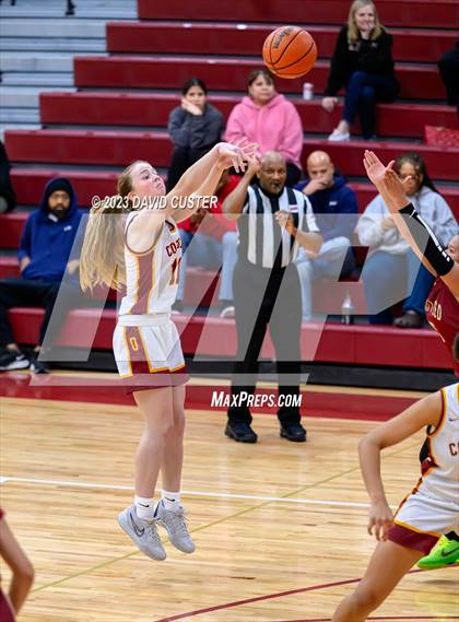 Thumbnail 1 in Unity Reed @ Oakton (Cougar Holiday Classic) photogallery.
