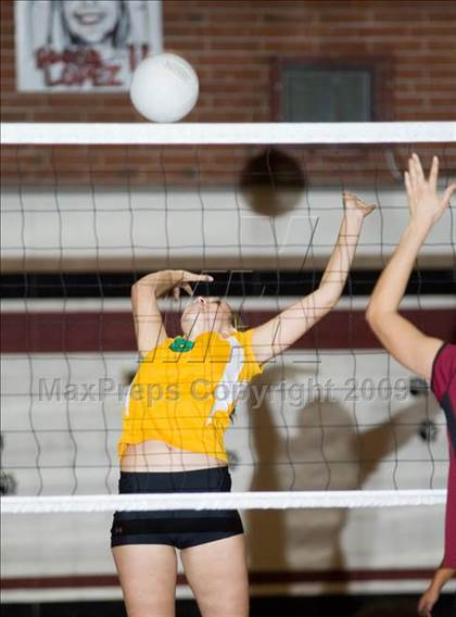 Thumbnail 3 in Davis vs. Modesto photogallery.