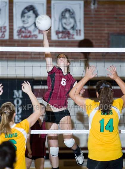 Thumbnail 3 in Davis vs. Modesto photogallery.