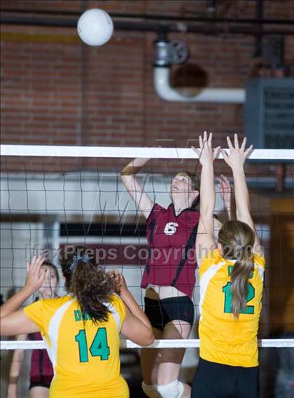 Thumbnail 2 in Davis vs. Modesto photogallery.