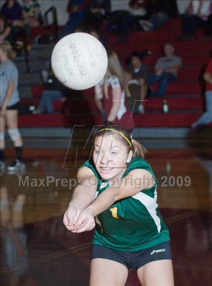 Thumbnail 2 in Davis vs. Modesto photogallery.