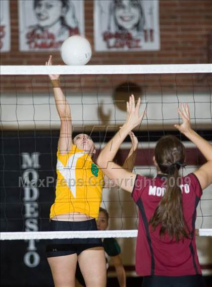 Thumbnail 3 in Davis vs. Modesto photogallery.