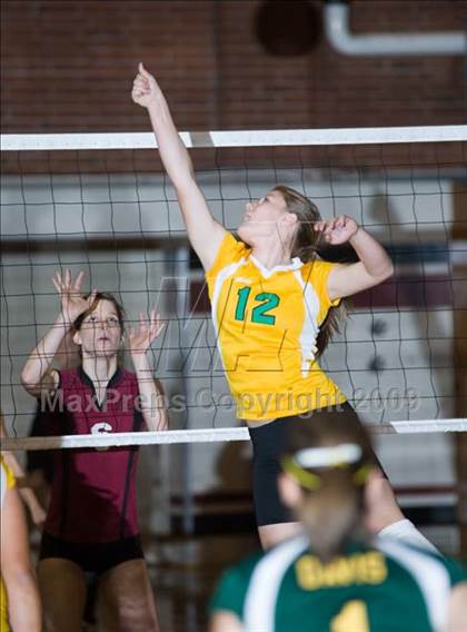 Thumbnail 1 in Davis vs. Modesto photogallery.