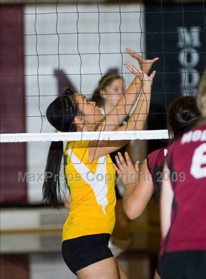 Thumbnail 2 in Davis vs. Modesto photogallery.