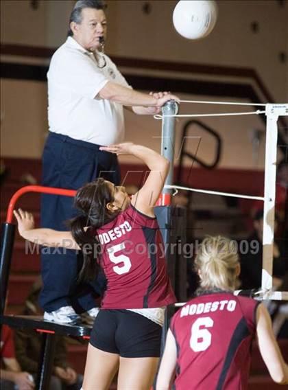 Thumbnail 2 in Davis vs. Modesto photogallery.