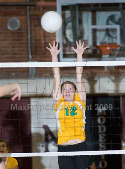 Thumbnail 2 in Davis vs. Modesto photogallery.