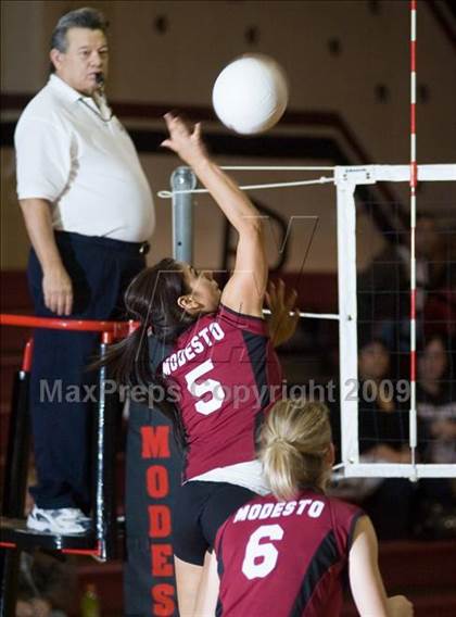 Thumbnail 1 in Davis vs. Modesto photogallery.