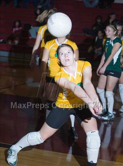 Thumbnail 3 in Davis vs. Modesto photogallery.