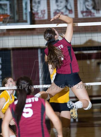 Thumbnail 2 in Davis vs. Modesto photogallery.