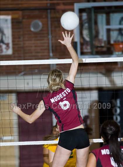 Thumbnail 3 in Davis vs. Modesto photogallery.
