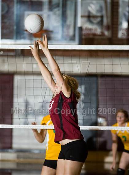 Thumbnail 1 in Davis vs. Modesto photogallery.