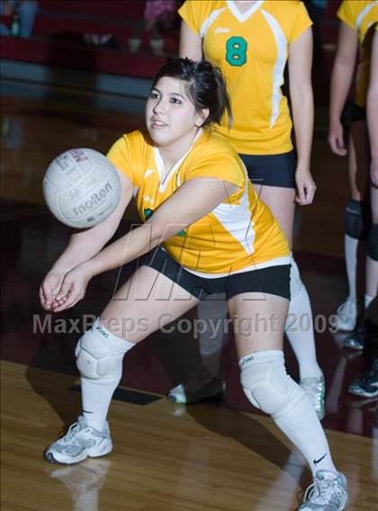 Thumbnail 2 in Davis vs. Modesto photogallery.