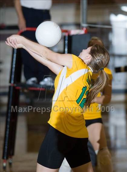 Thumbnail 2 in Davis vs. Modesto photogallery.