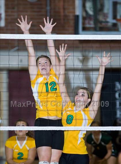 Thumbnail 2 in Davis vs. Modesto photogallery.