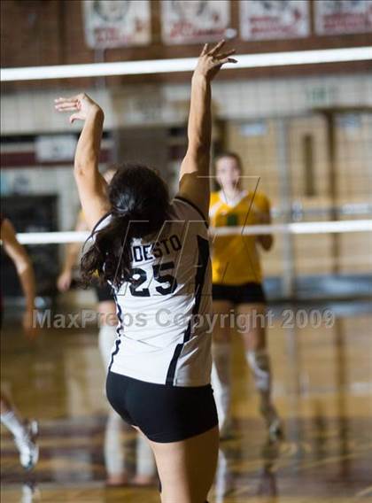 Thumbnail 3 in Davis vs. Modesto photogallery.