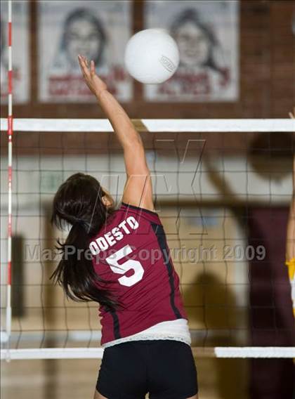 Thumbnail 1 in Davis vs. Modesto photogallery.