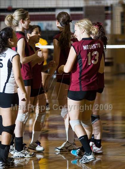 Thumbnail 2 in Davis vs. Modesto photogallery.