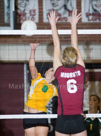 Thumbnail 1 in Davis vs. Modesto photogallery.