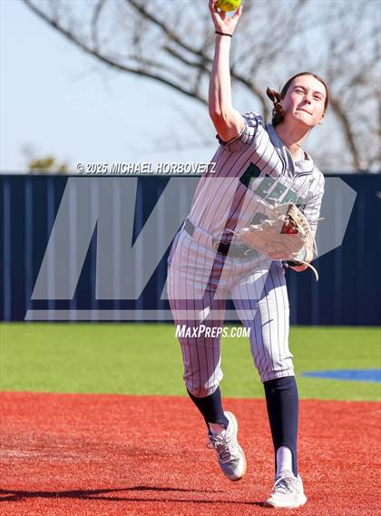 Thumbnail 2 in Melissa vs. Reedy photogallery.