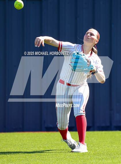 Thumbnail 1 in Melissa vs. Reedy photogallery.