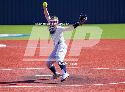 Thumbnail 2 in Melissa vs. Reedy photogallery.