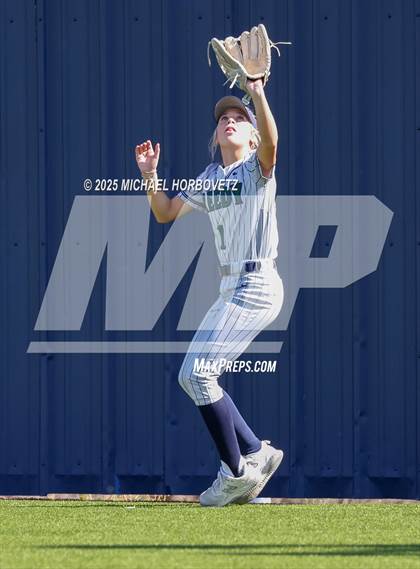 Thumbnail 3 in Melissa vs. Reedy photogallery.