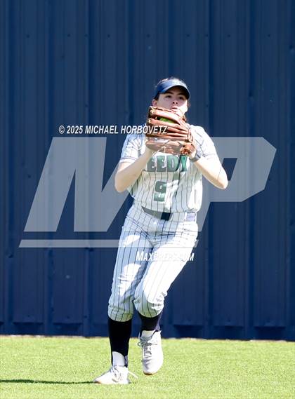 Thumbnail 2 in Melissa vs. Reedy photogallery.