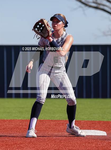 Thumbnail 3 in Melissa vs. Reedy photogallery.