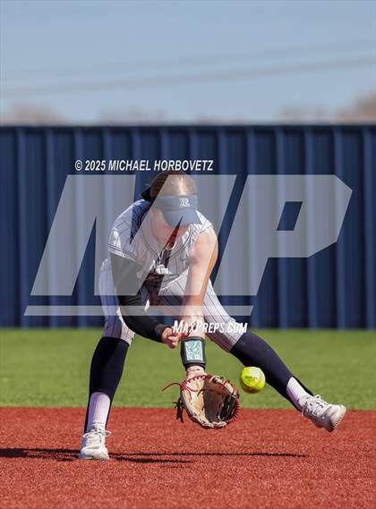 Thumbnail 3 in Melissa vs. Reedy photogallery.