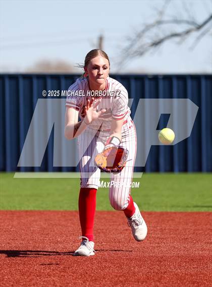 Thumbnail 3 in Melissa vs. Reedy photogallery.