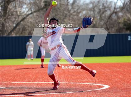 Thumbnail 3 in Melissa vs. Reedy photogallery.