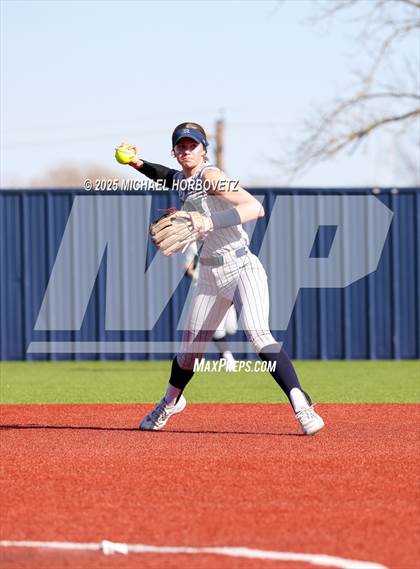 Thumbnail 3 in Melissa vs. Reedy photogallery.