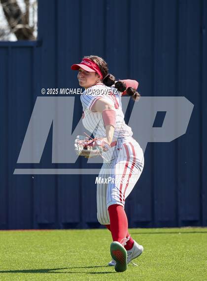 Thumbnail 2 in Melissa vs. Reedy photogallery.