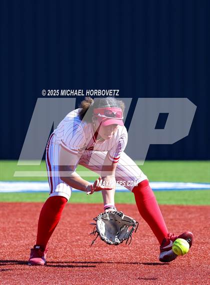 Thumbnail 3 in Melissa vs. Reedy photogallery.