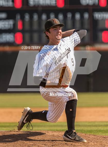 Thumbnail 2 in Huntington Beach vs. Bishop Amat (CIF Southern Section D1 Round 2 Playoff) photogallery.