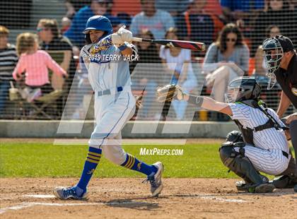 Thumbnail 2 in Huntington Beach vs. Bishop Amat (CIF Southern Section D1 Round 2 Playoff) photogallery.