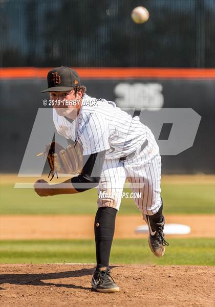 Thumbnail 1 in Huntington Beach vs. Bishop Amat (CIF Southern Section D1 Round 2 Playoff) photogallery.
