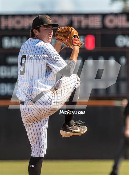 Thumbnail 2 in Huntington Beach vs. Bishop Amat (CIF Southern Section D1 Round 2 Playoff) photogallery.