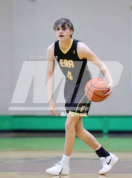 Thumbnail 1 in Era @ Santo photogallery.