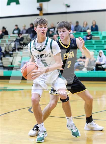 Thumbnail 3 in Era @ Santo photogallery.