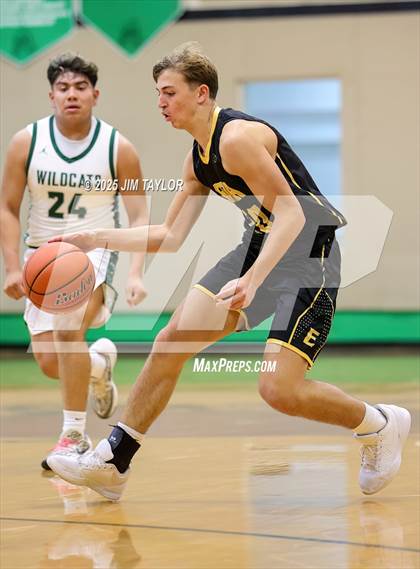 Thumbnail 3 in Era @ Santo photogallery.